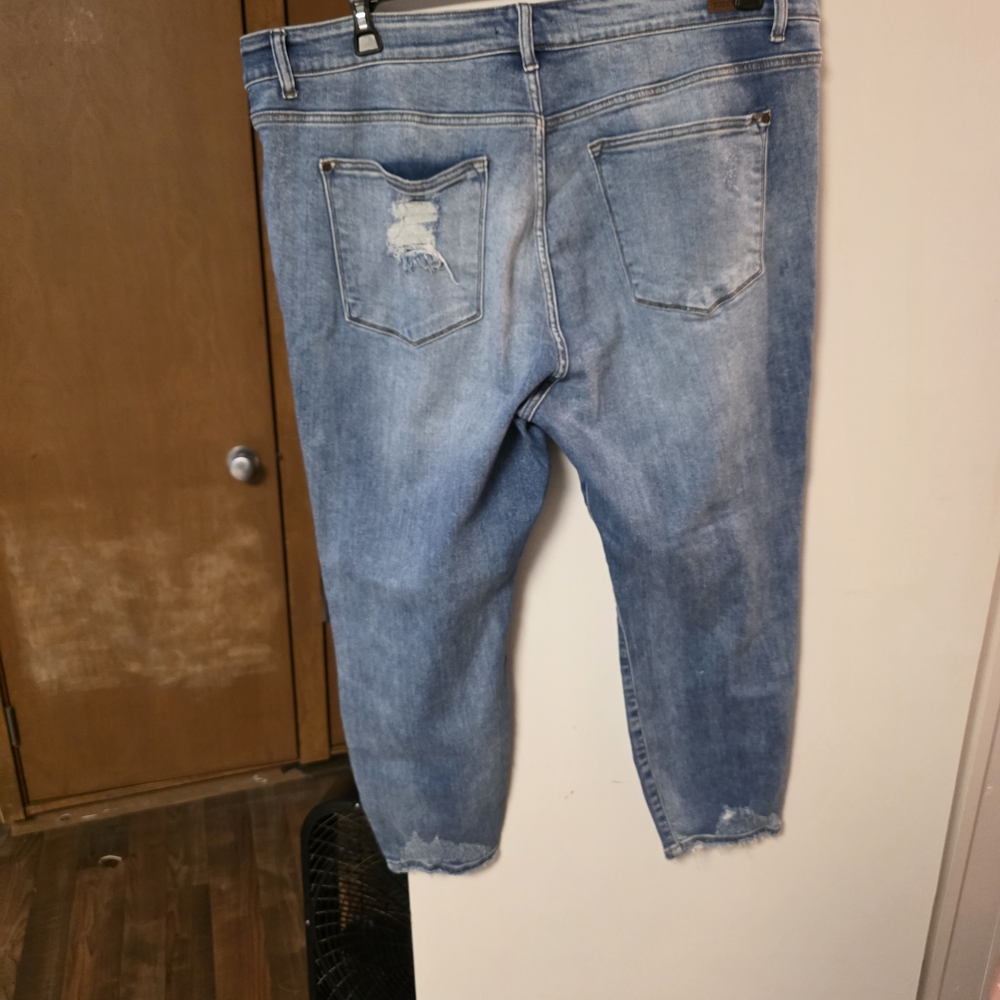 Judy Blue Medium Wash Boyfriend Jeans
